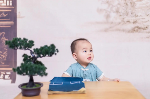 如东五个月宝宝可以站吗